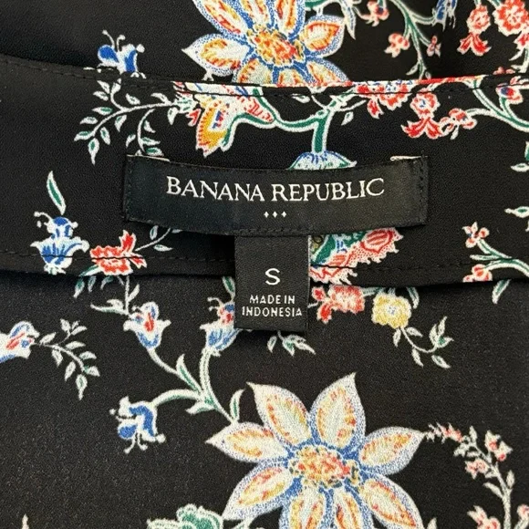 Banana Republic - Drapey Floral Long Sleeve V-Neck Blouse – Small - Picture 10 of 11